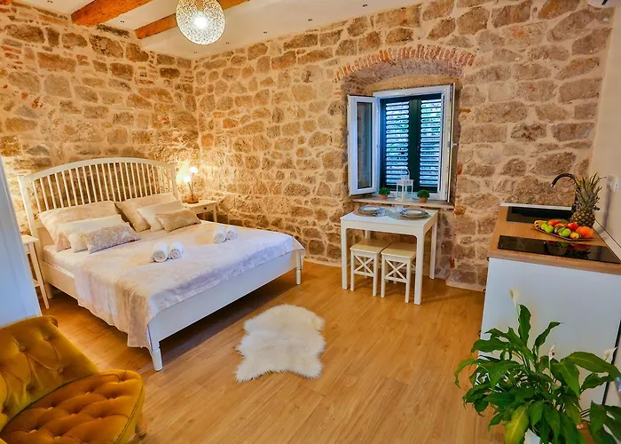 MANA Apartment Split Centre
