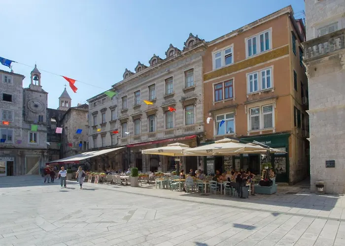 Old Square Apartment Split