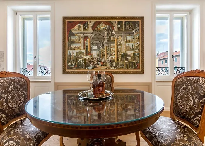 Queen Apartment Split