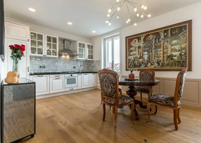 Queen Apartment Split