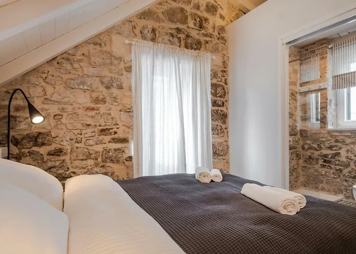 No.5 Luxury Studio Split