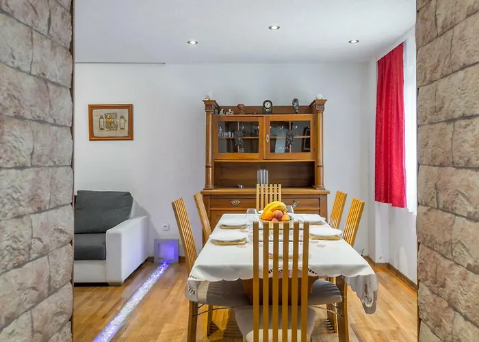 Apartment Antonija With Jacuzzi Split