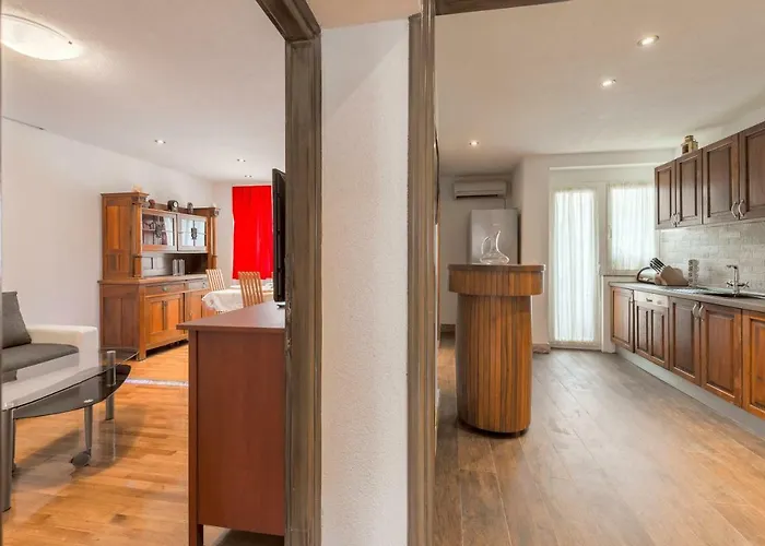 Apartment Antonija With Jacuzzi Split