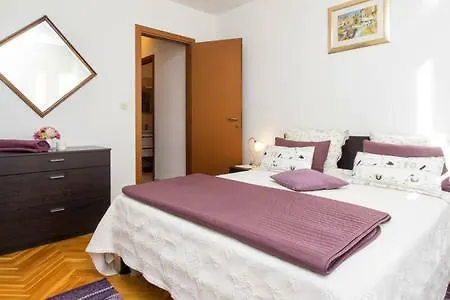 Apartment Bucka Split