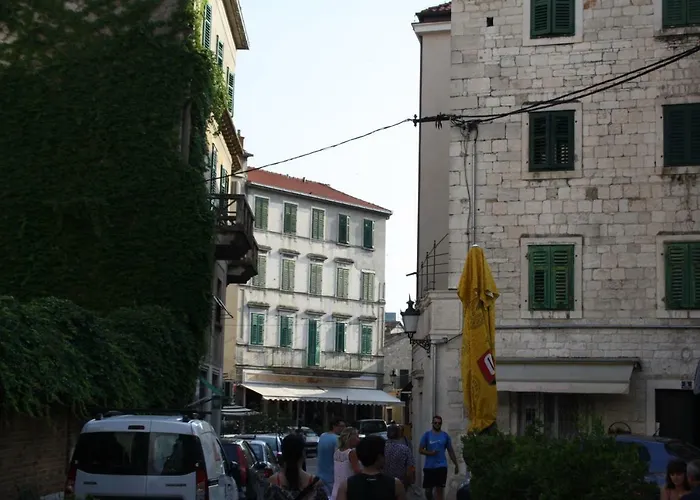 Nilaj Apartment Split