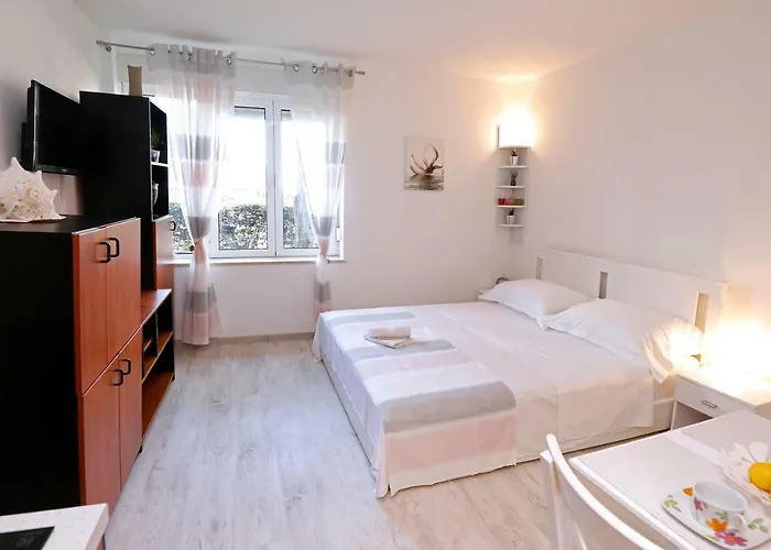 Apartment B&J Very Near Center Of Town Split