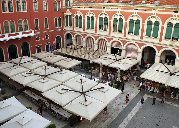 Loft At Republic Square Apartment Split