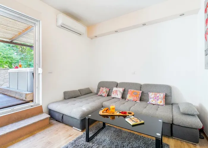Alena Apartment With Jacuzzi Split