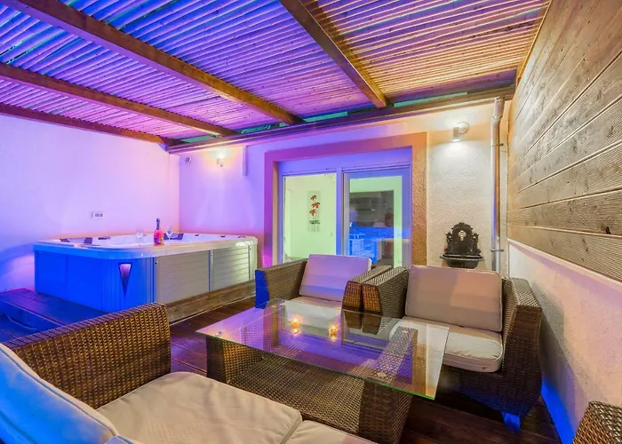Alena Apartment With Jacuzzi Split