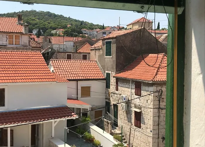 Nilaj Apartment Split