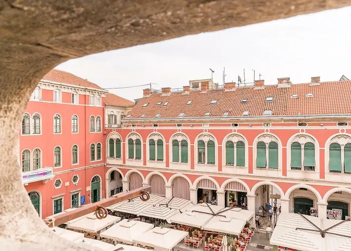 Loft At Republic Square Apartment Split
