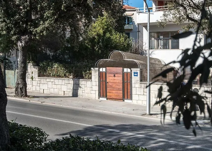 Ibis Your Cosy Oasis With Private Parking And Patio Split