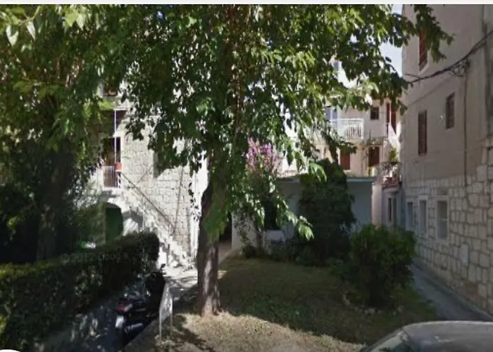 Apartment D&D Split