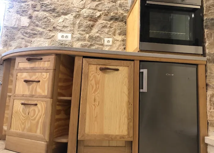 5 Minutes Walk Art Apartment Split