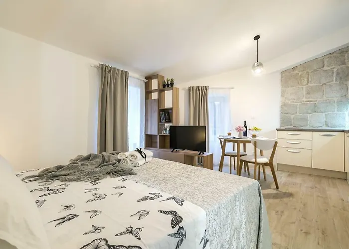 Studio Apartments Petar In Old Part Of Town Split
