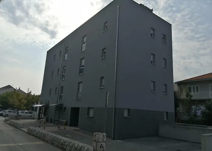 Apartment Mel Split