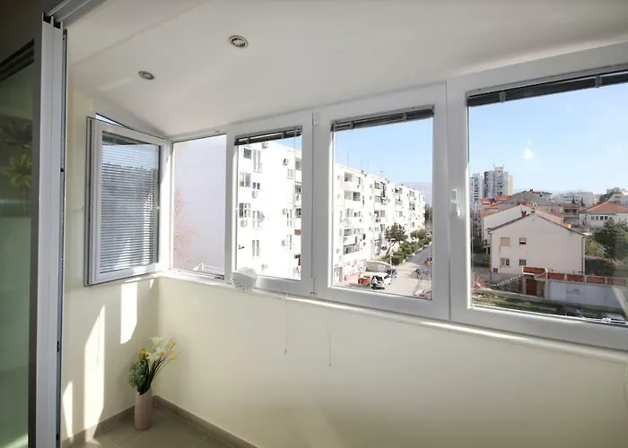 Apartment Mel Split