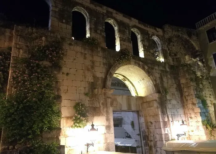 Diocletians Palace Apartment For Two Split