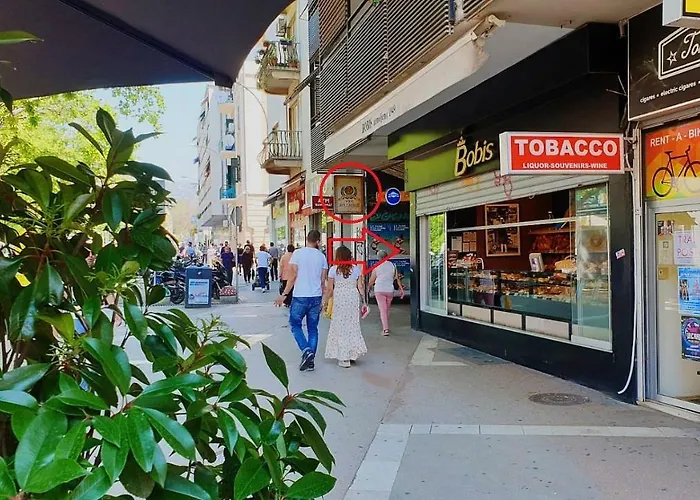 Apartment Ave Caesar Split