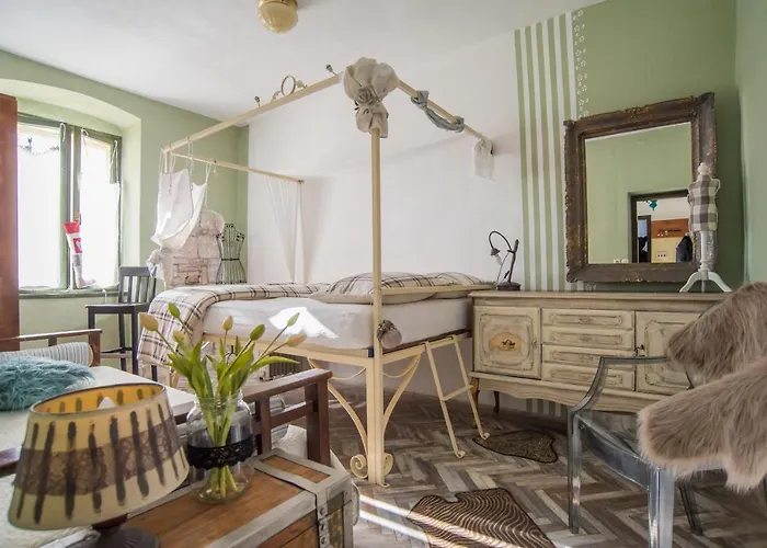 Nomi Dream Box Apartment Split